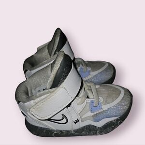 Nike Kyrie 8 Shoes Sneakers boys 5C White Iron Grey-Light Marine